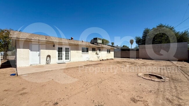 Building Photo - 1233 W 9th St