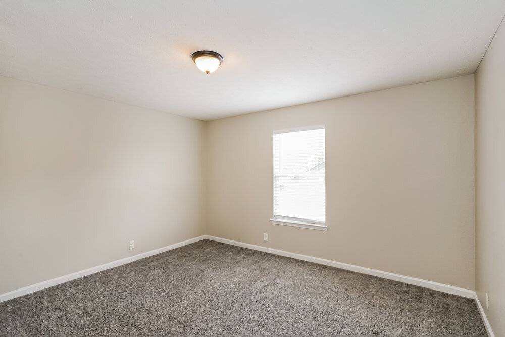 Building Photo - 833 Lavergne Ln