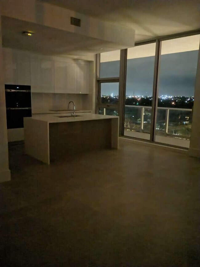 Building Photo - 220 Lake Shore Dr