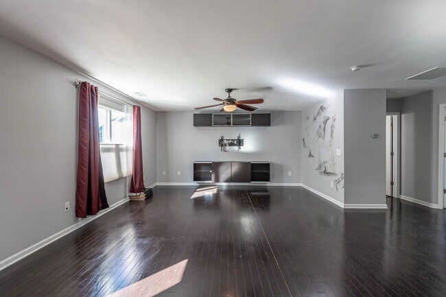 Building Photo - Experience modern comfort in this spacious 4+ bedroom home