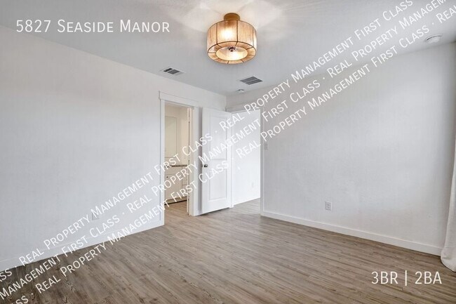Building Photo - 5827 Seaside Mnr