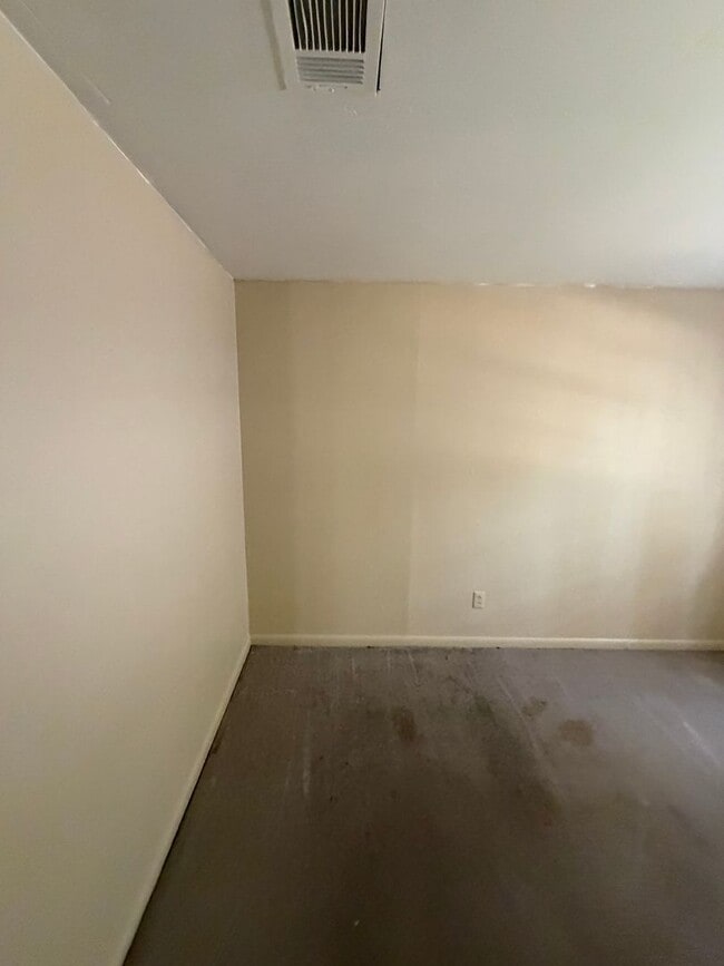 Building Photo - 607 E Gordon St