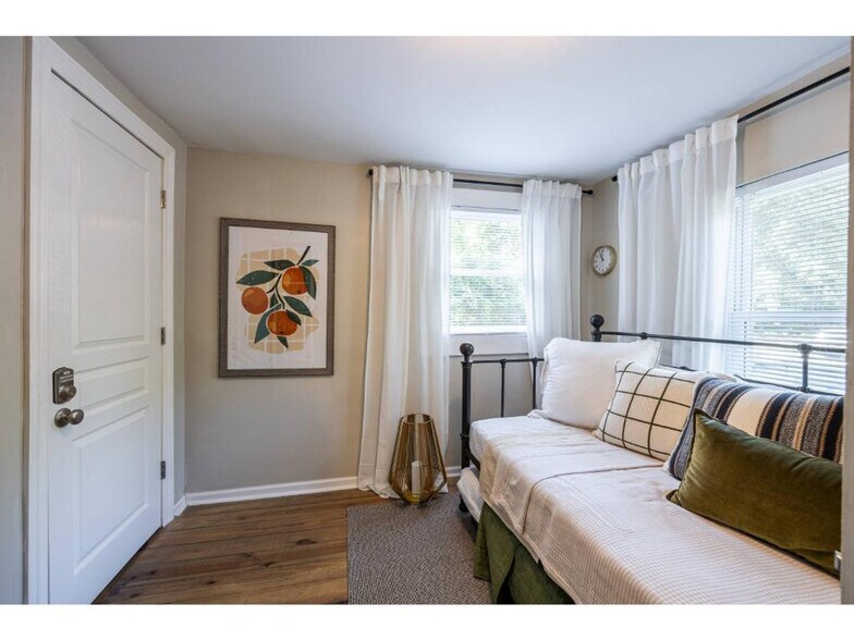 Building Photo - 145 Griffeth St