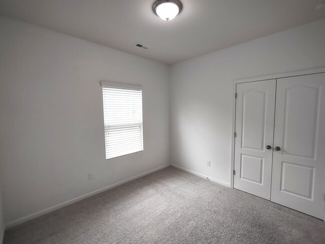 Building Photo - Beautiful Home located in the Clarabella C...
