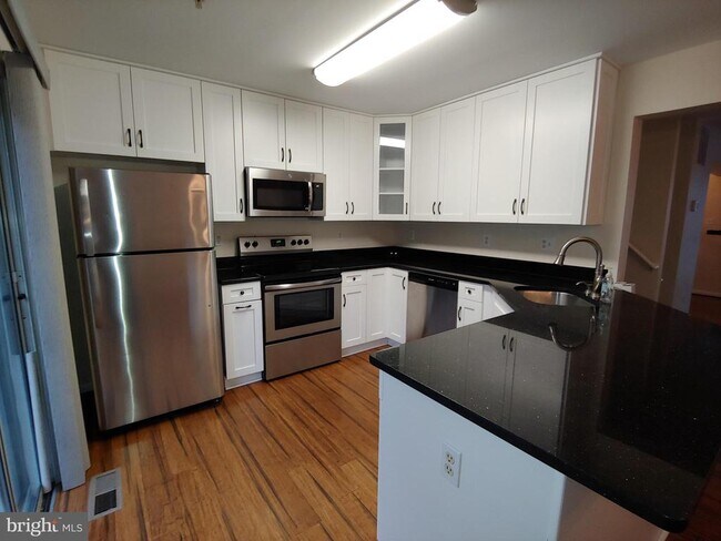 Building Photo - 2660 Cedar Elm Dr