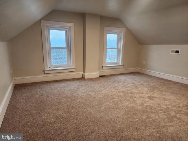 Building Photo - 120 Chester Ave