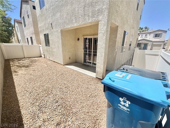 Building Photo - 10424 Palm Village St