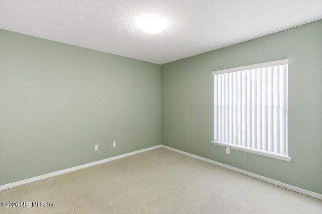 Building Photo - 160 Crossroad Lakes Dr