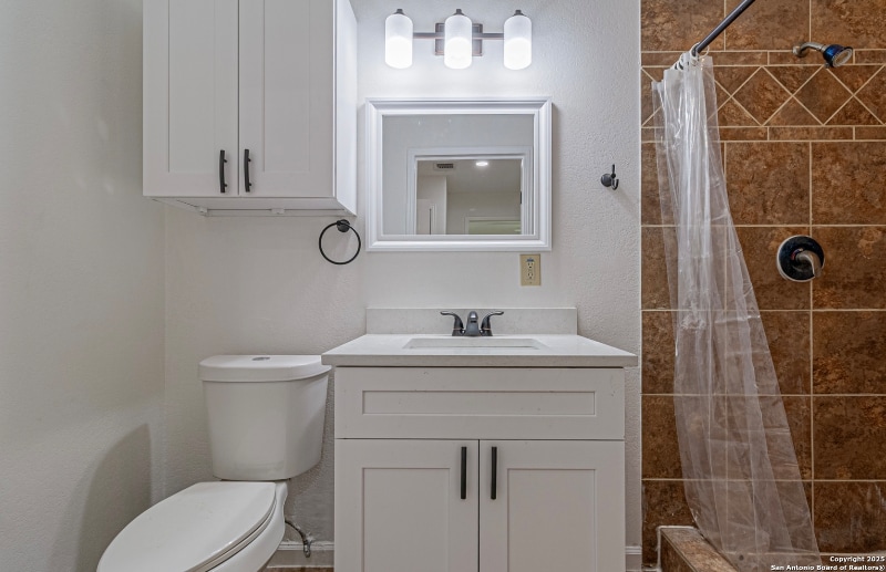 Building Photo - 210 N San Jacinto St