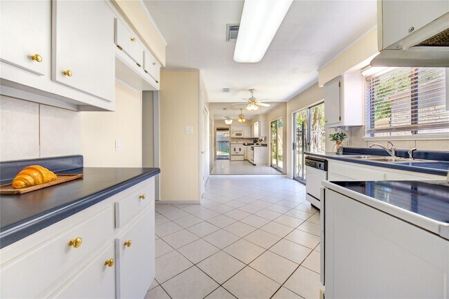 Building Photo - 1927 Ash Meadow Dr