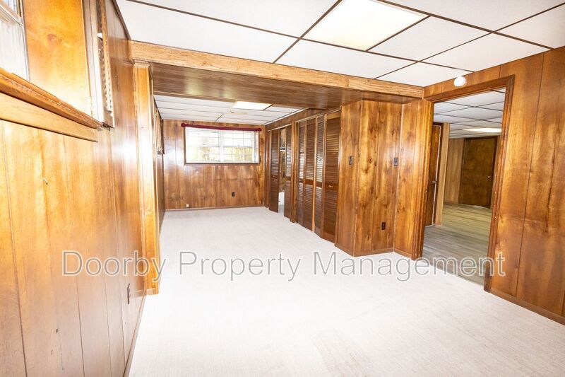 Building Photo - 8911 Drake Parkway Rd