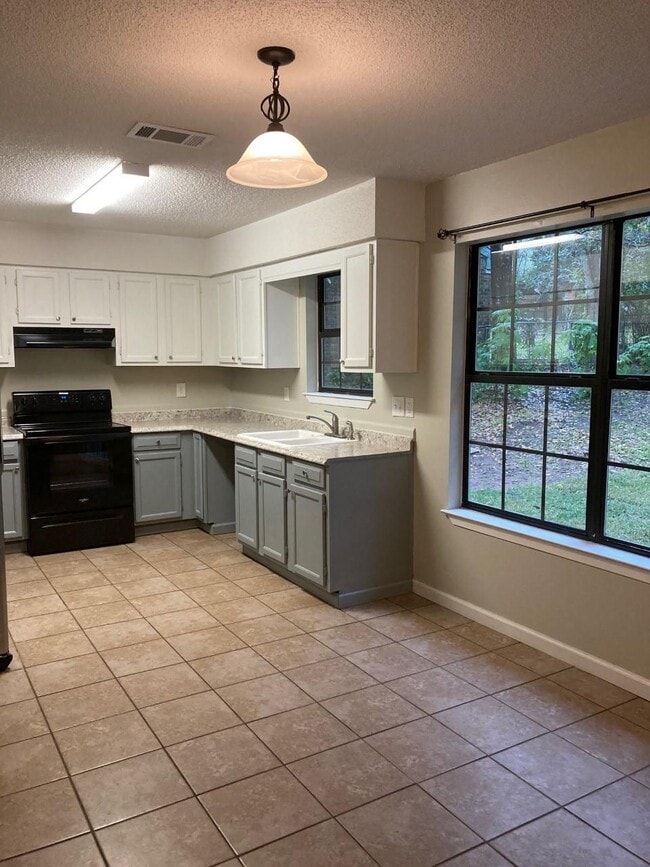 Building Photo - 285 Willow Ave