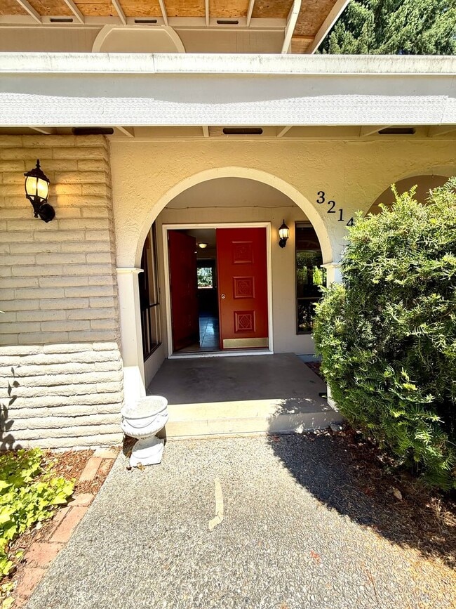 Building Photo - Live Comfortably in Federal Way – 4-Bedroo...