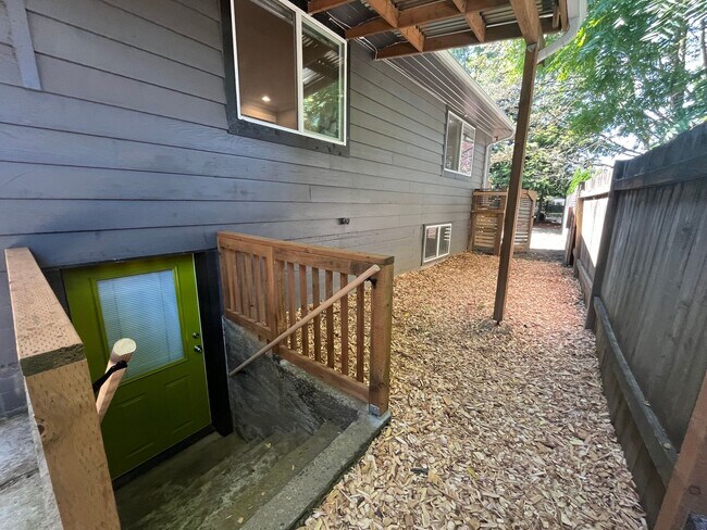 Building Photo - Fabulous NE Portland 2 bedroom 2 bathroom ...