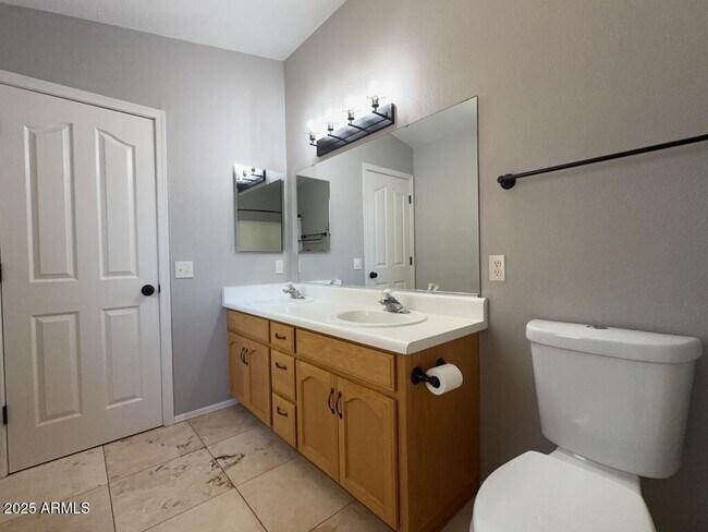 Building Photo - 3954 Cll Roca
