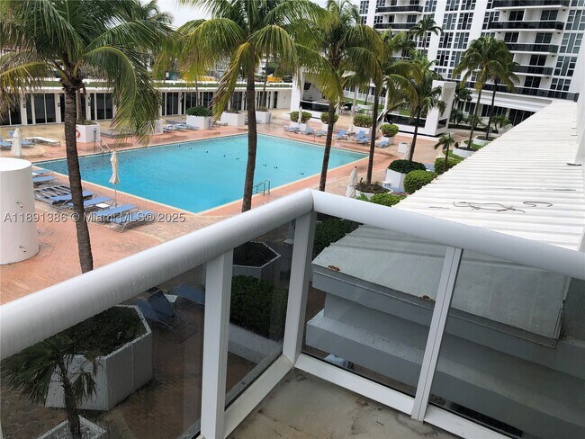 Building Photo - 10275 Collins Ave