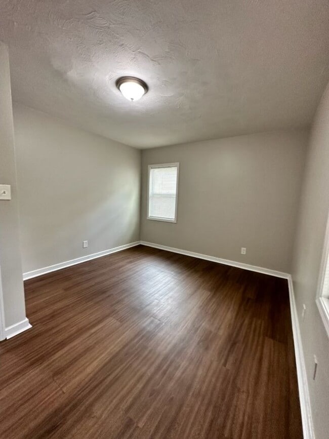 Building Photo - Newly Renovated 3 Bedroom House North Jack...