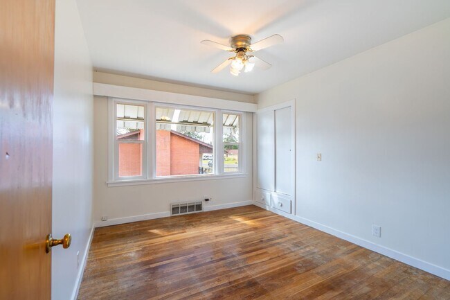 Building Photo - Gorgeous Audubon Park Home with Detached G...