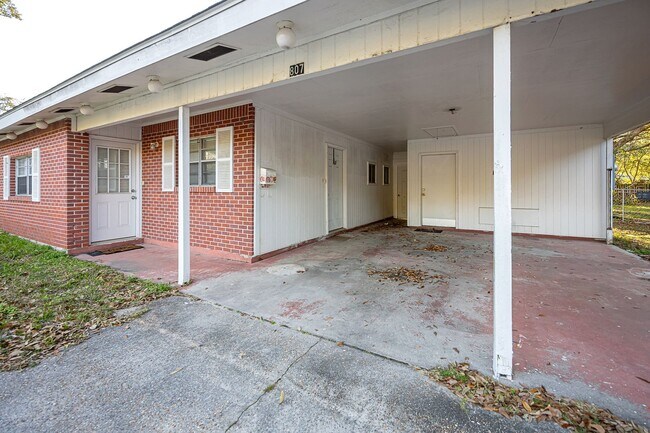 Building Photo - 3 Bed 2 Bath home in Pascagoula near the beach.