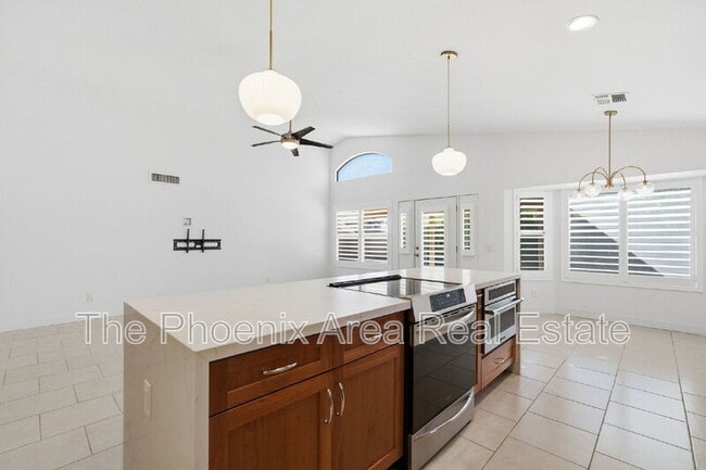 Building Photo - 507 W Nopal Ave