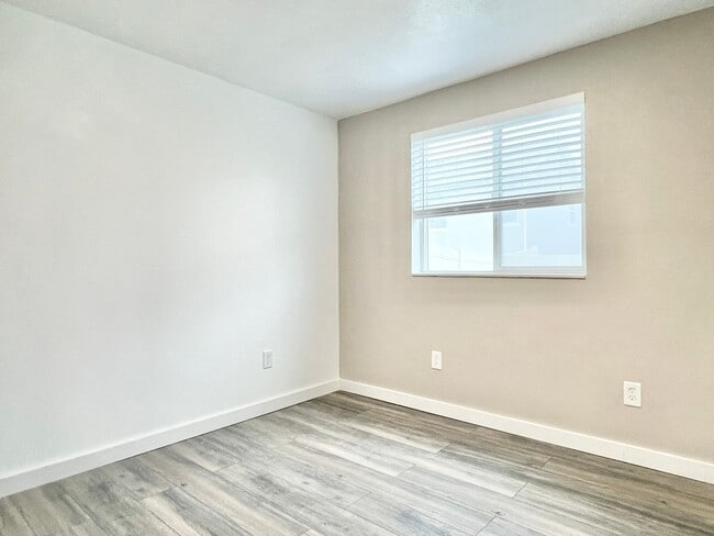 Building Photo - 3037 S Red Pine Dr