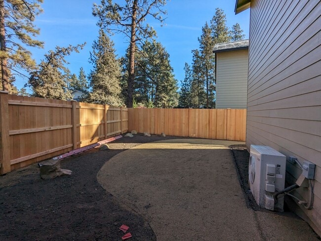 Building Photo - Nearly new 2 bedroom 1 bath detached ADU with a double-car garage and a private fenced backyard