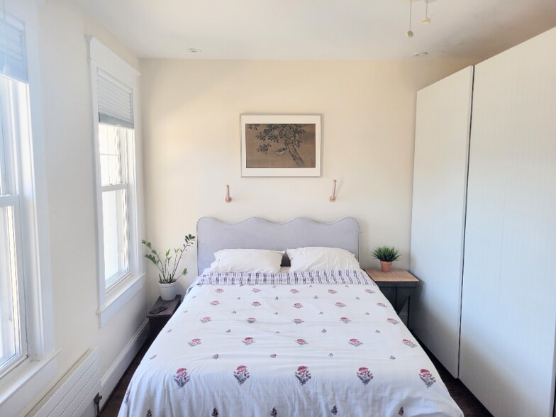 Building Photo - 3122 Warder St NW