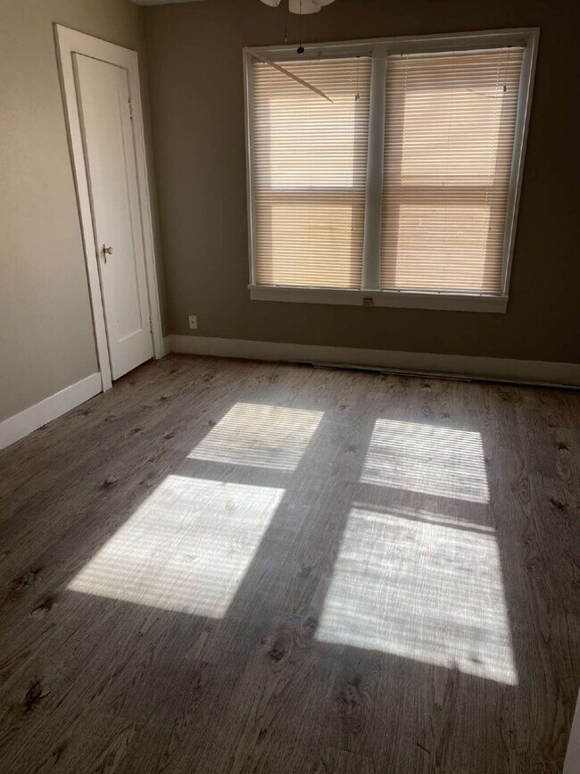 Building Photo - PRE-Leasing!! "Charming" 3-Bed, 2-Bath Home