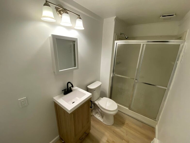 Building Photo - 49 Grove St