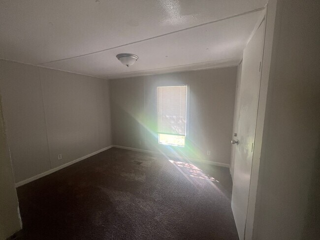 Building Photo - 1705 Leonard Dr
