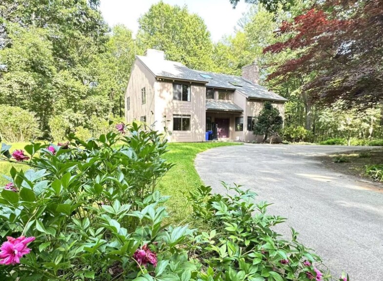 Primary Photo - 40 Laurelwood Dr