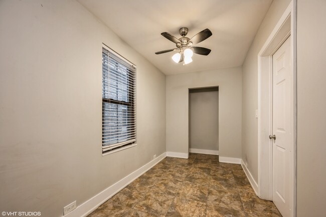 Building Photo - 2116 W Lyndale St