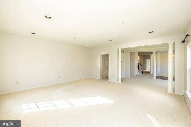 Building Photo - 171 Madison Way