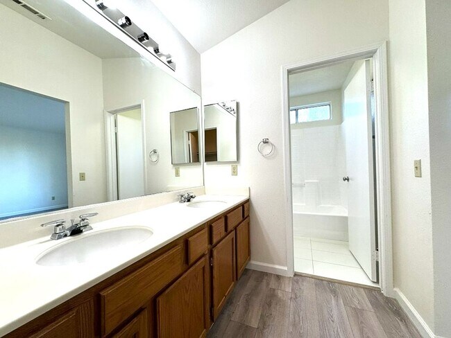 Building Photo - Beautiful House in the heart of Temecula - Close to Everywhere