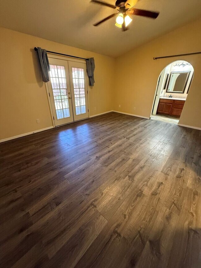 Building Photo - House For rent