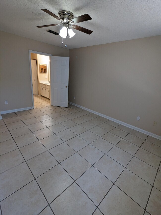 Building Photo - 3412 Daylily Ln