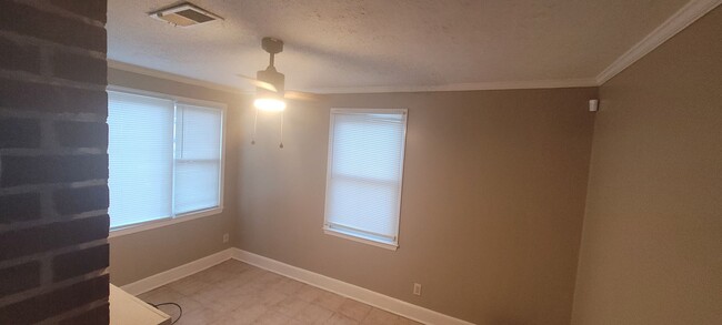 Building Photo - Great 2 bedroom 1 bath Near Midtown Columb...