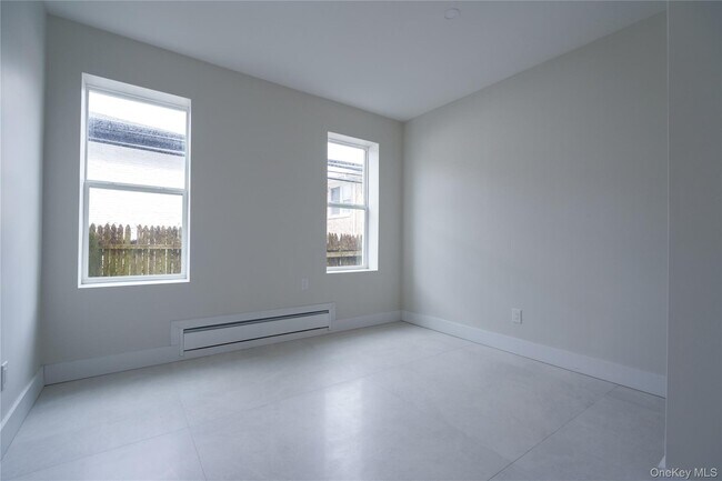 Building Photo - 315 W Broadway