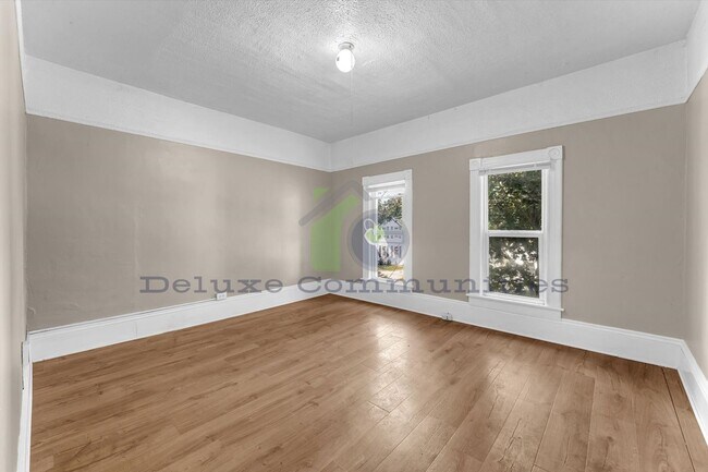 Building Photo - 934 Hovey St SW