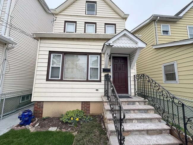 Building Photo - 83 Anderson Ave