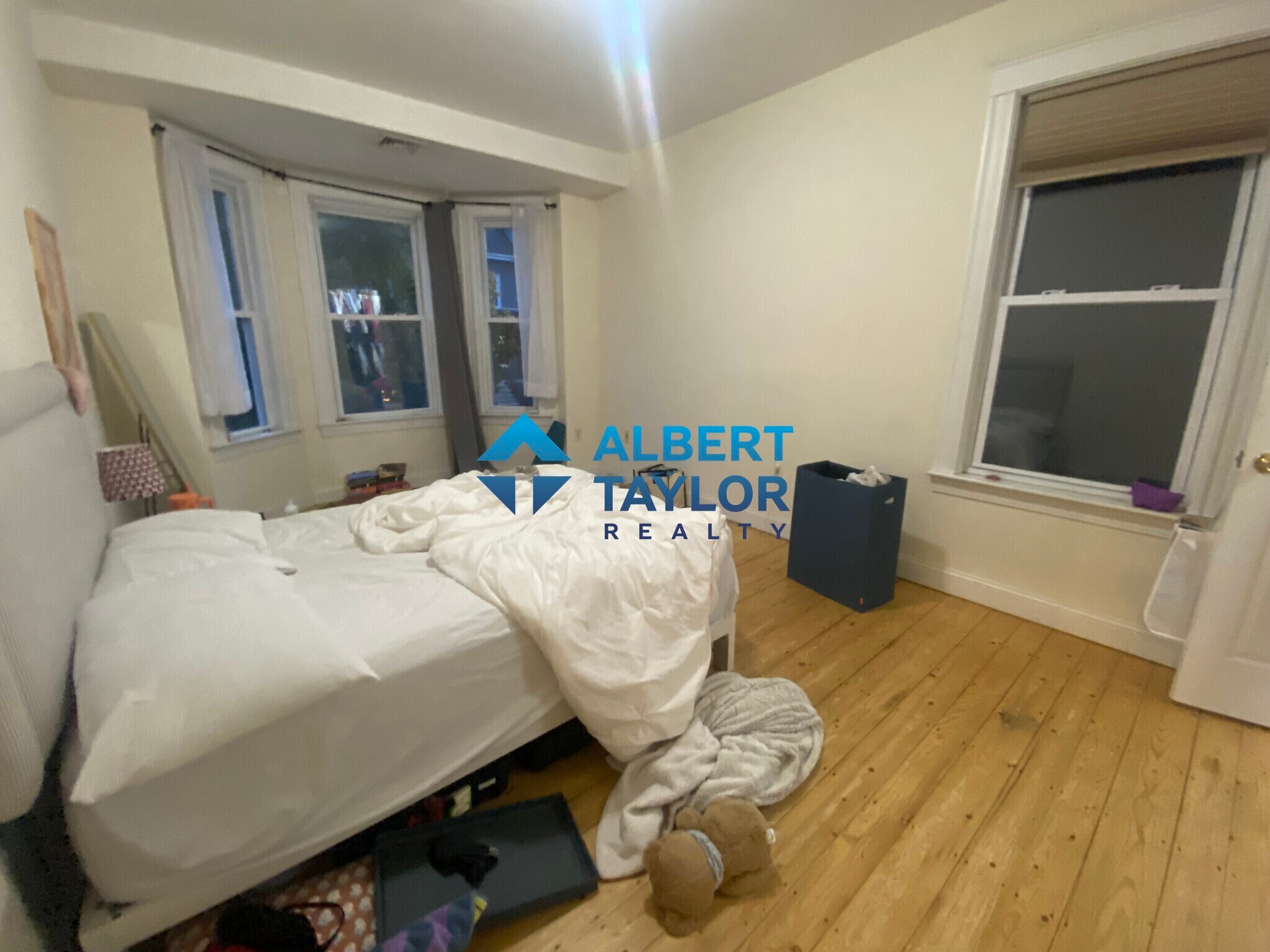 Building Photo - 37 Hillside St