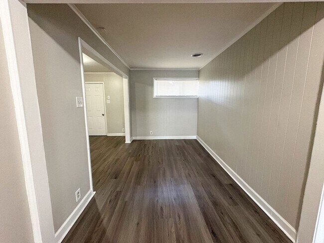 Building Photo - 4 bedroom, 2 bathroom house near Perkins and Willow / Colonial Acres area of Memphis
