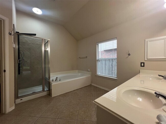 Building Photo - 28106 Emma Gardens Ln
