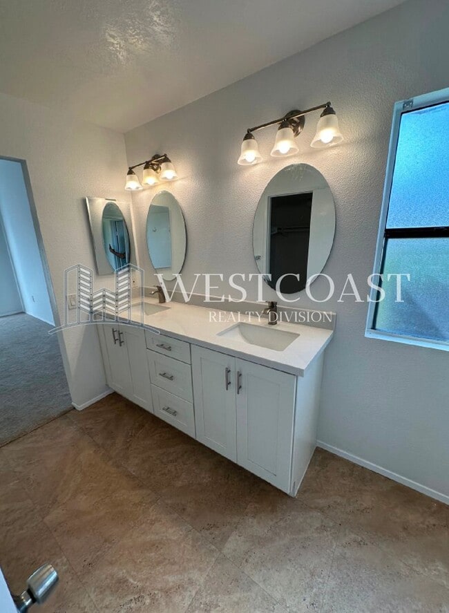 Building Photo - Beautiful Two-Story 3 Bed, 2 Bath Home in Calavera Hills Villas Community in Carlsbad