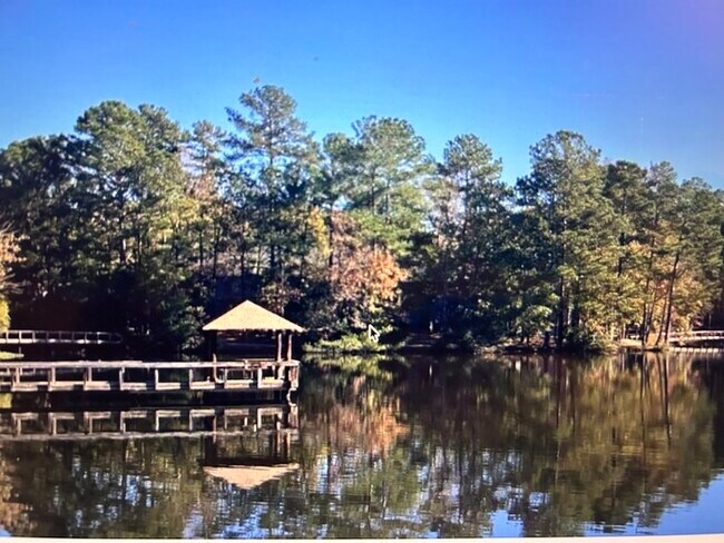 Building Photo - 19 Woodpond Ct
