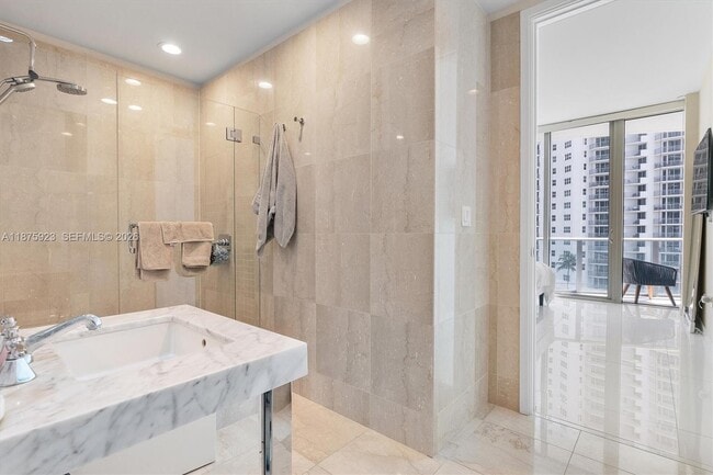 Building Photo - 17475 Collins Ave