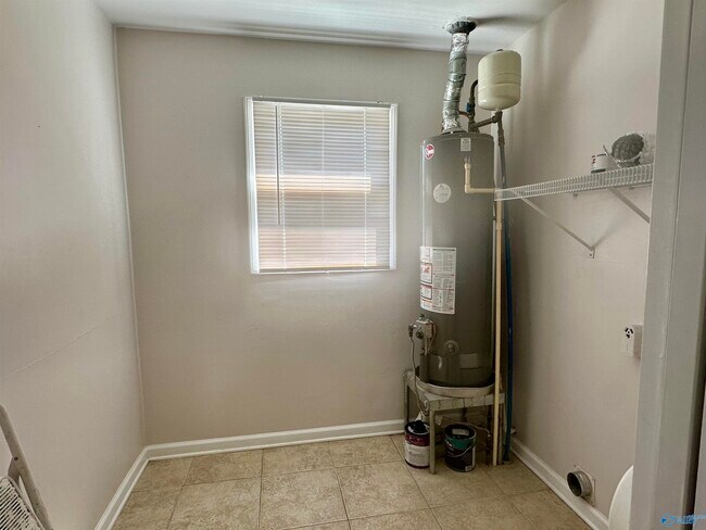 Building Photo - 213 Wingate Ave SW