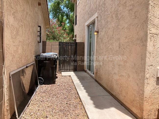 Building Photo - 4059 E Carla Vista Dr