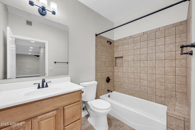 Building Photo - 4213 E Edgemont Ave
