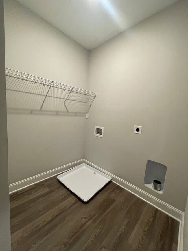 Building Photo - 4835 Moon Lk Ln